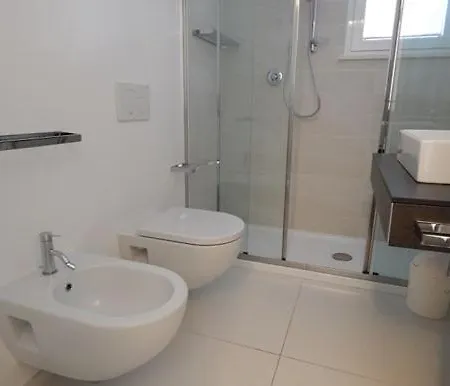 N04 Magnifico Trilocale Con Giardino Lägenhet *